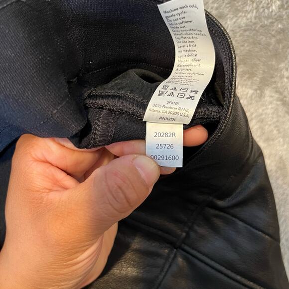 Spanx Leather-Like Ankle Skinny Pants Sz Large Black - Picture 6 of 7